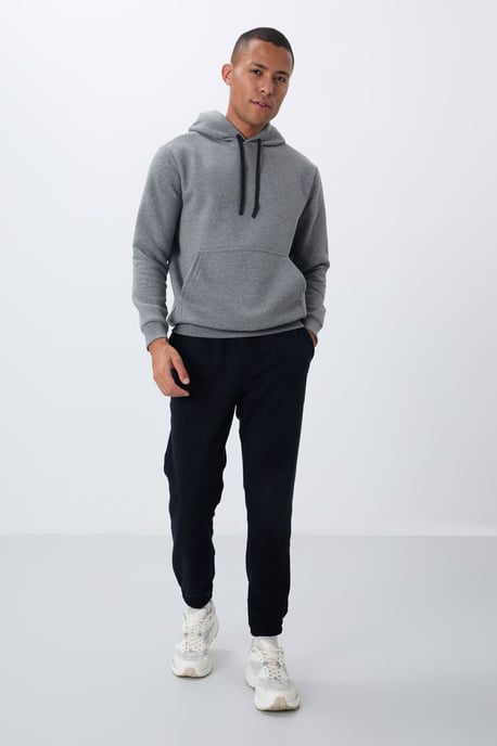 Herren einfarbiger Kapuzenpullover mit Tasche - Image 4