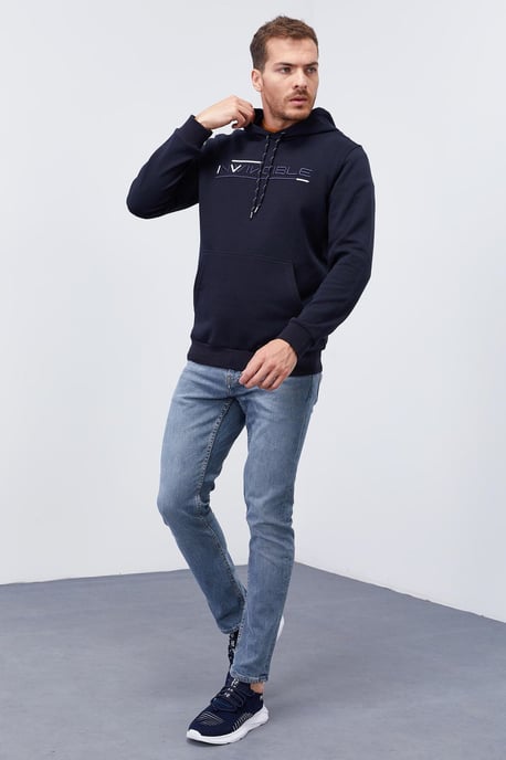 Herrenbedruckter Kapuzenpullover mit Tasche - Image 6