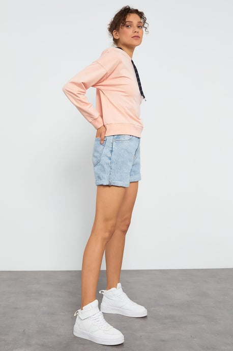 Lässiges Kapuzensweatshirt mit Bindegürtel - Image 6