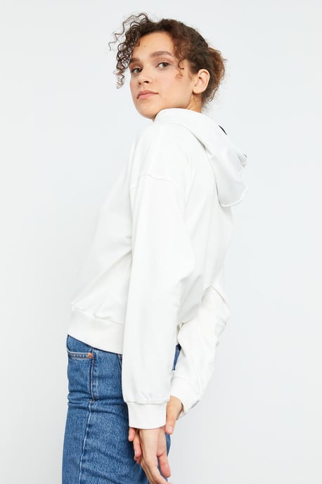 Entspanntes Hoodie-Sweatshirt mit Bindungsdetail - Image 6