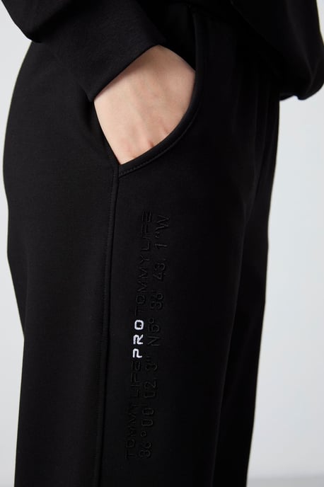 Oversized Kapuzenpullover- und Hosen-Set - Image 4