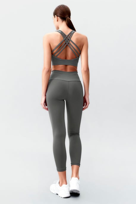 Ärmelloses Sportset mit Leggings - Image 6