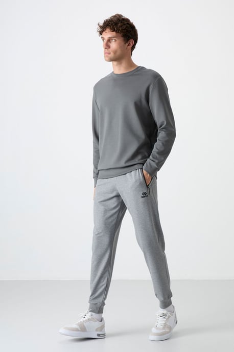 Herren Einfarbige Sweatpants mit Reißverschlusstasche - Image 2