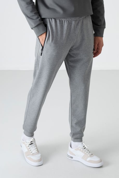 Herren Einfarbige Sweatpants mit Reißverschlusstasche - Image 4