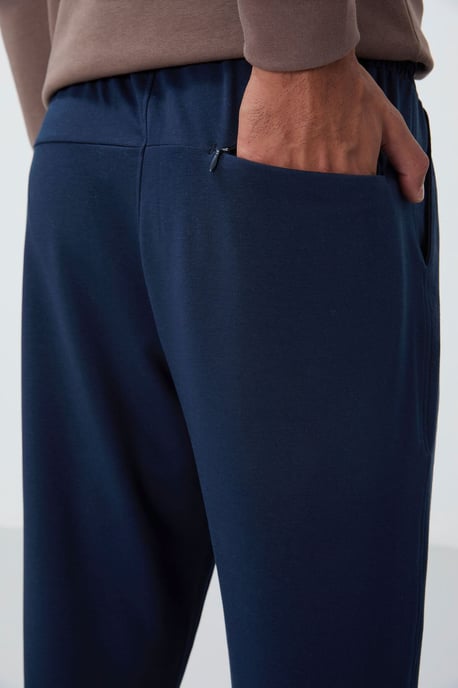 Herren Sweatpants aus Baumwollmischung mit regulärer Passform - Image 4