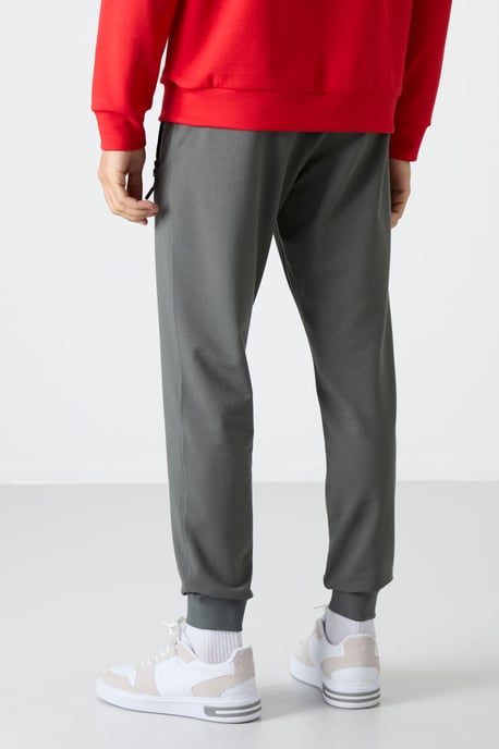 Herren Uni Sweatpants mit Reißverschlusstasche - Image 5