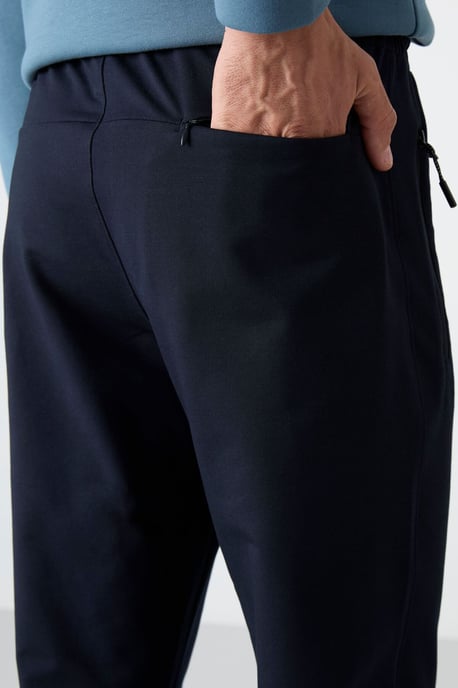 Herren Sweatpants in Regular Fit mit geradem Bein - Image 5