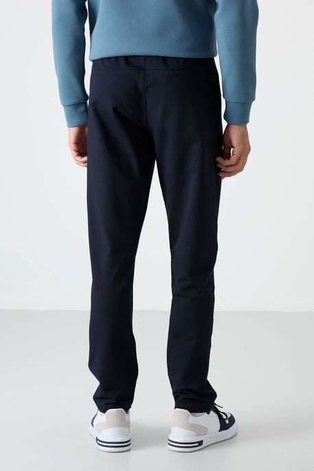 Herren Sweatpants in Regular Fit mit geradem Bein - Image 6