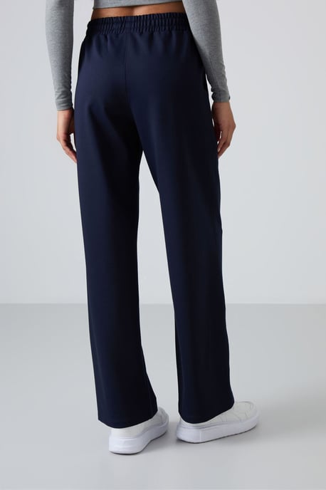 Weite Sweatpants mit Gummizug - Image 6