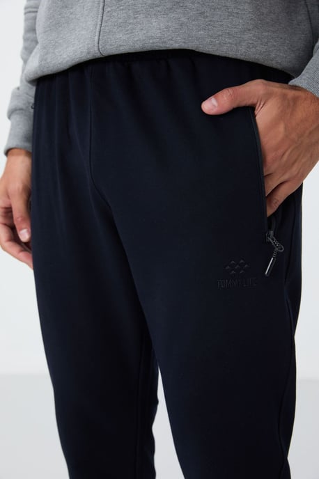 Herren Jogginghose mit Reißverschlusstasche - Image 4