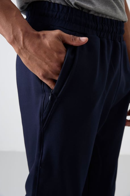 Herren Sweatpants mit regulärer Passform aus Baumwollmischung - Image 2