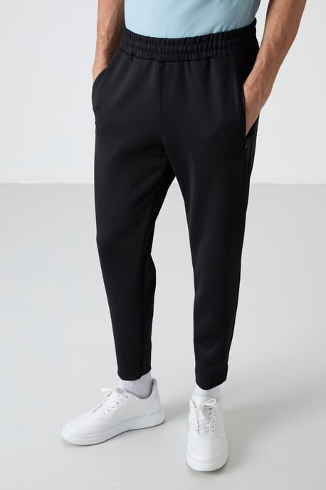 Herren Jogginghose aus einfarbigem Sweatstoff - Image 2