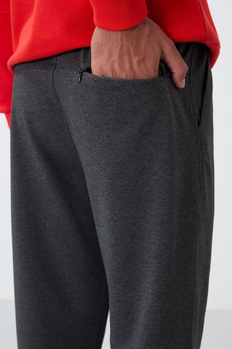 Herren Sweatpants im regulären Schnitt aus Baumwollmischung - Image 4