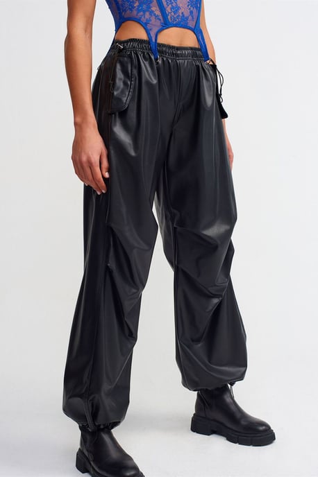 Damen Jogginghose aus Kunstleder - Image 3