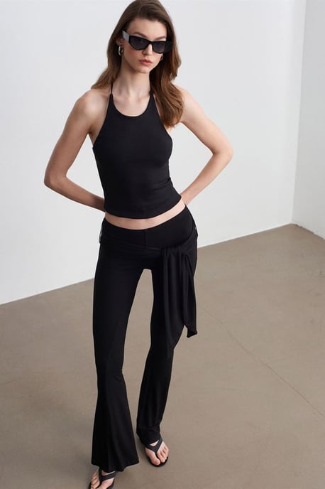 Hochtaillierte Jersey-Hose mit Weite und Bindeband - Image 1