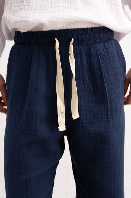 Strukturierte Baumwollhose mit entspannter Passform und Kordelzugbund - Image 2
