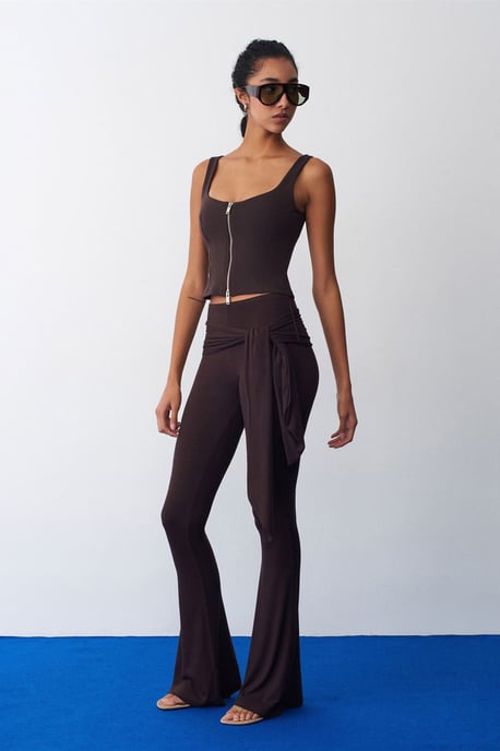 Hochtaillierte Bootcut-Jersey-Hose mit Bindegürtel - Image 4