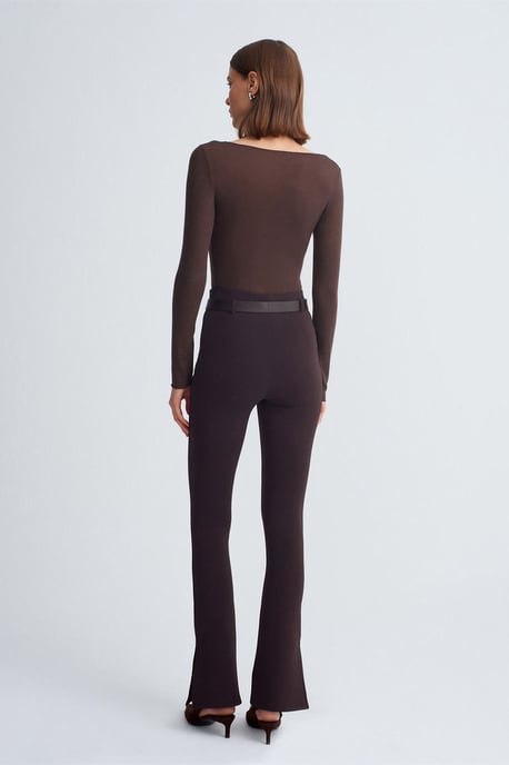 Taillenhohe Skinny Flare Hose mit Gürtel - Image 3