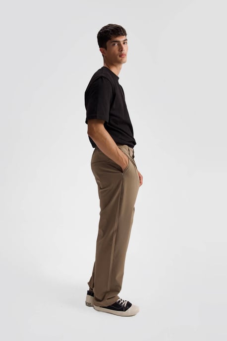 Herren Relaxed Fit Faltenhose mit geradem Bein - Image 4