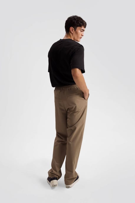 Herren Relaxed Fit Faltenhose mit geradem Bein - Image 5