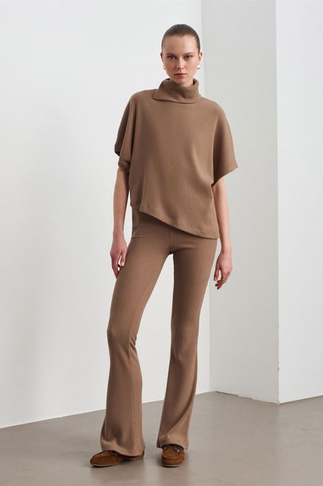 Hochtaillierte Schlagstrickhose - Image 5