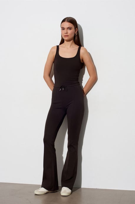 Hüfthohe Schlagjerseyhose mit Kordelzug - Image 1