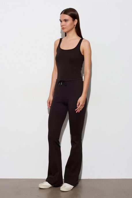 Hüfthohe Schlagjerseyhose mit Kordelzug - Image 3