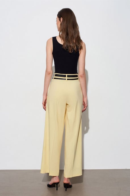 Hoch taillierte, weite, gefaltete Hose - Image 2