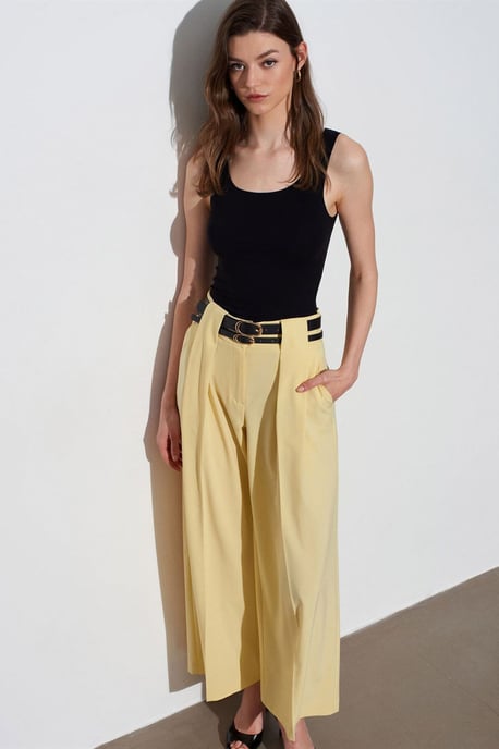 Hoch taillierte, weite, gefaltete Hose - Image 4
