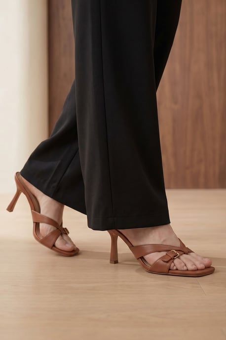 Hoch taillierte weite Crepe-Hosen - Image 4