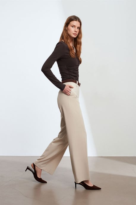 Hüfthoheweite Beinschneiderhose aus Krepp - Image 1