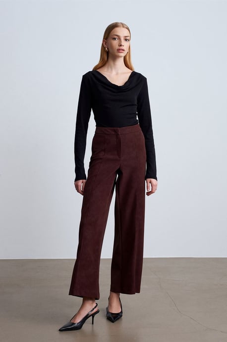 Hochtaillierte weite Hose aus Kunstwildleder - Image 4