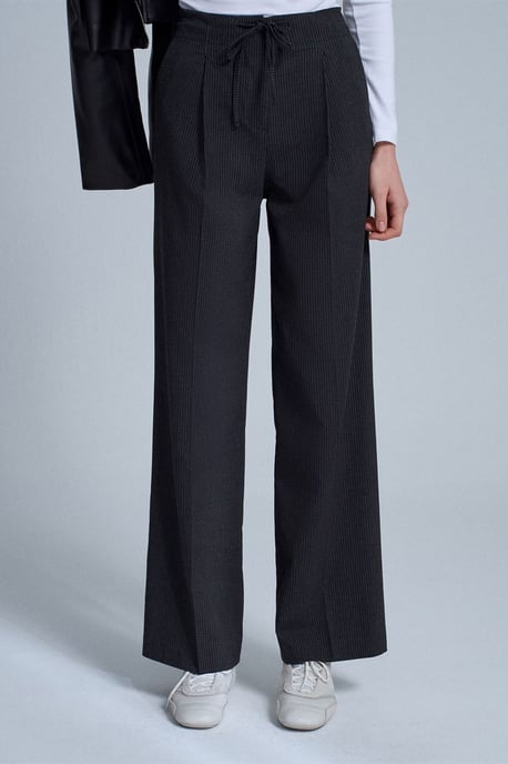 Weite Crepe-Hose mit Kordelzug - Image 4