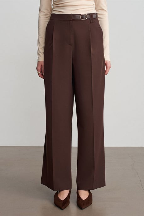 Weite Bundfalten-Hose aus Crepe mit Gürtel - Image 3