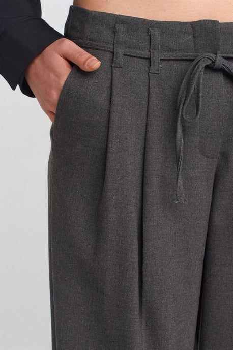 Hochtaillierte Plissierte Crepe-Hose mit weitem Bein - Image 4