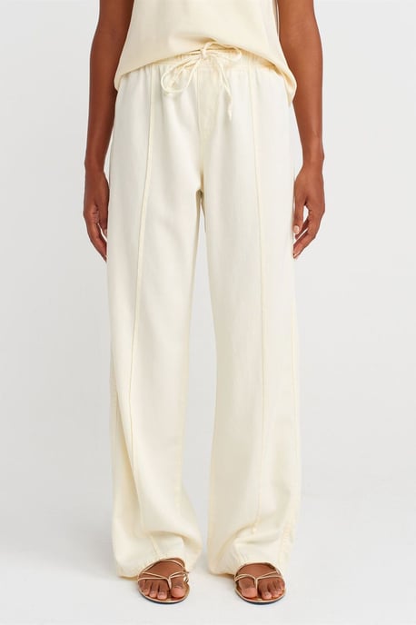 Hochtaillierte Weite Hosen mit Bindegürtel - Image 4