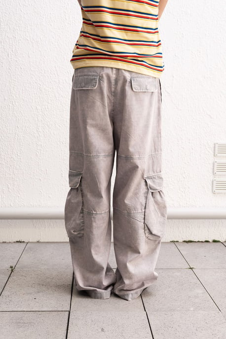 Helle Beine Cargo-Hosen - Image 2