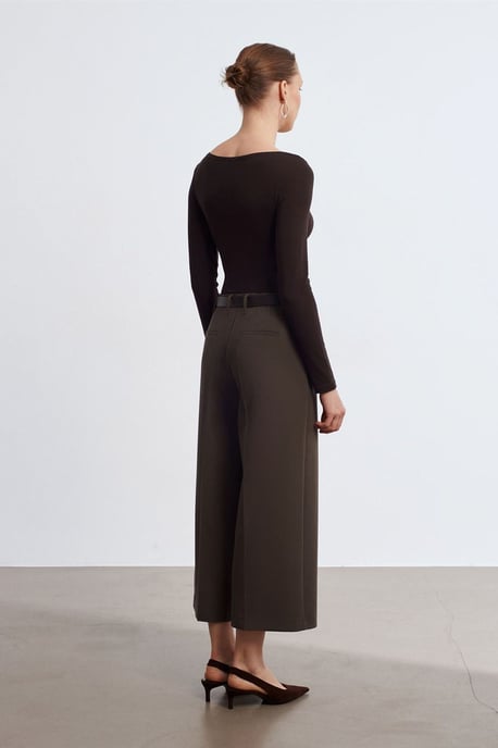 Hochtaillierte, mit Gürtel versehenen Crepe-Culottes - Image 2