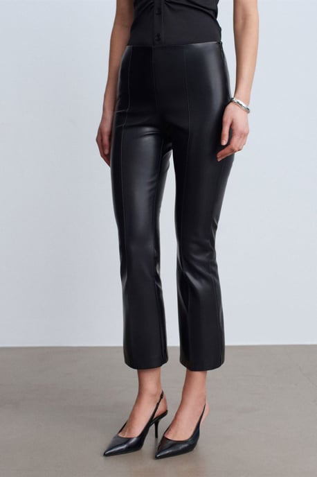 Hochtaillierte Leggings aus Kunstleder mit ausgestelltem Bein - Image 4