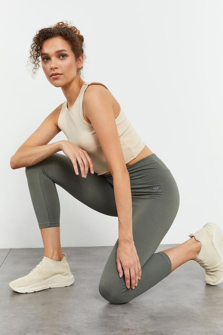 Hochtaillierte Capri-Leggings - Image 6