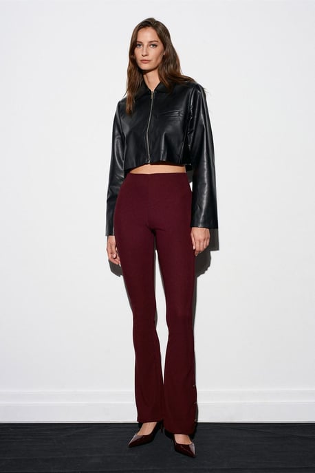 Hochtaillante Flared Leggings mit Knopfdetails - Image 1