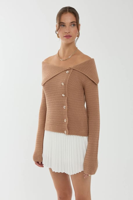 Schulterfreier Pullover mit Knopfdetails - Image 3