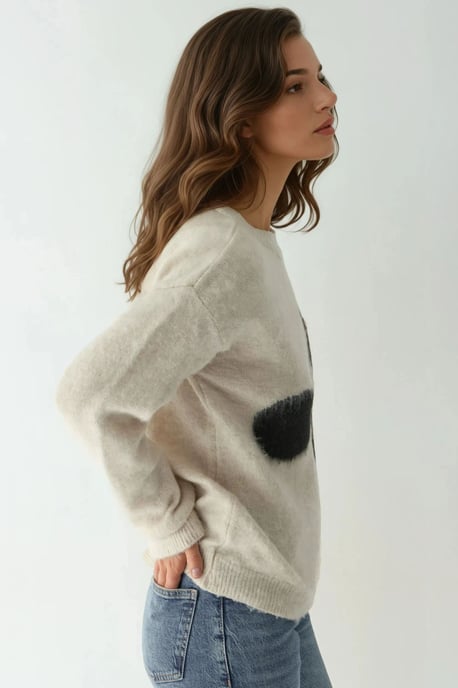 Lässiger Pullover mit Kirschdetail - Image 2