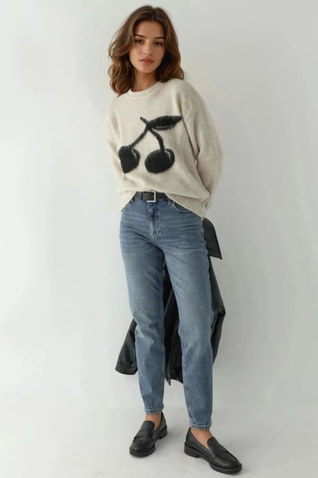 Lässiger Pullover mit Kirschdetail - Image 3