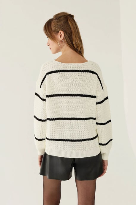 Lässiger, gestreifter Strickpullover - Image 4