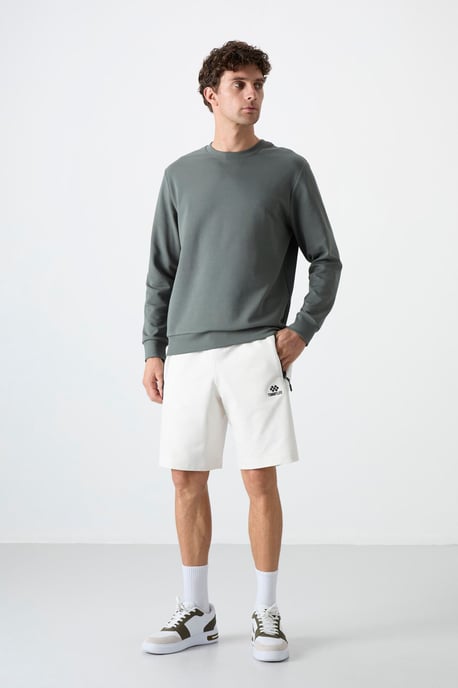 Herren Sweatshorts mit regulärer Passform aus Strick - Image 2