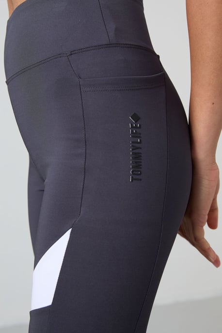 Hochtaillierte kurze Sportleggings - Image 4
