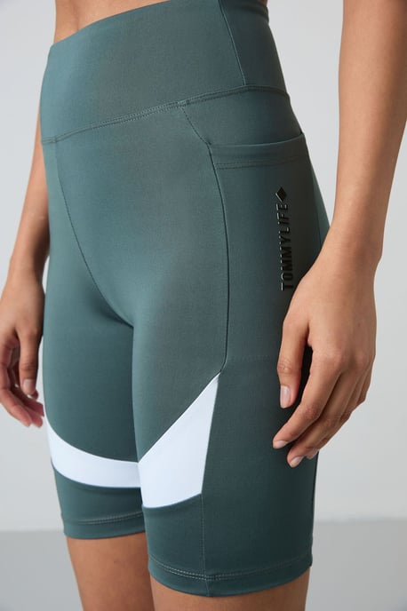 Hochtaillierte kurze Sportleggings - Image 4