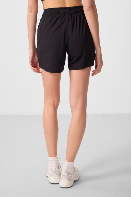 Hochtaillierte Strickshorts - Image 5