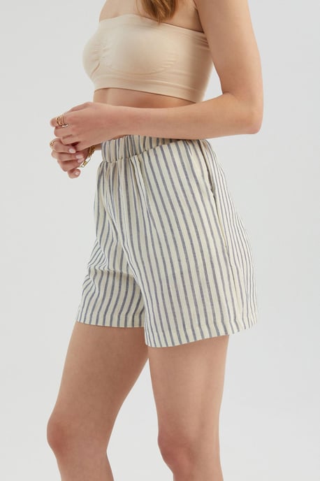 Gestreifte High-Waist-Shorts mit elastischem Bund - Image 4
